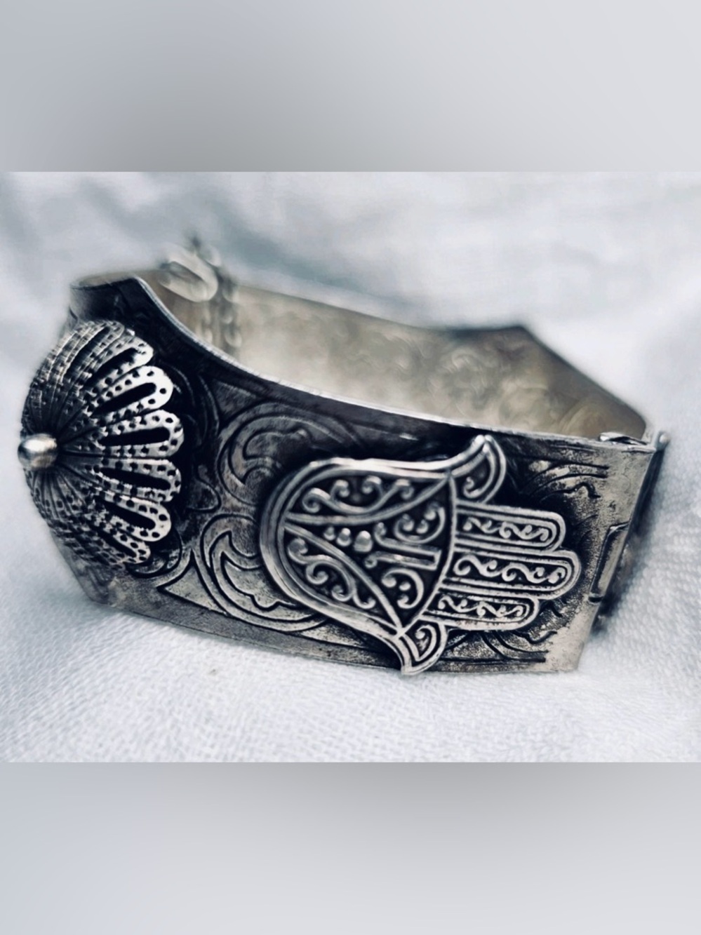Vintage Gold-Tone Elephant Motif Bracelet - Picture 7 of 13